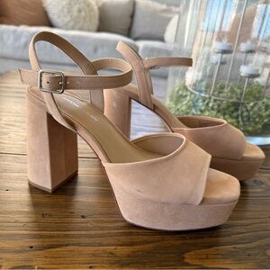 NWOT ANTONIO MELANI Nude/Tan Suede Platform Heels